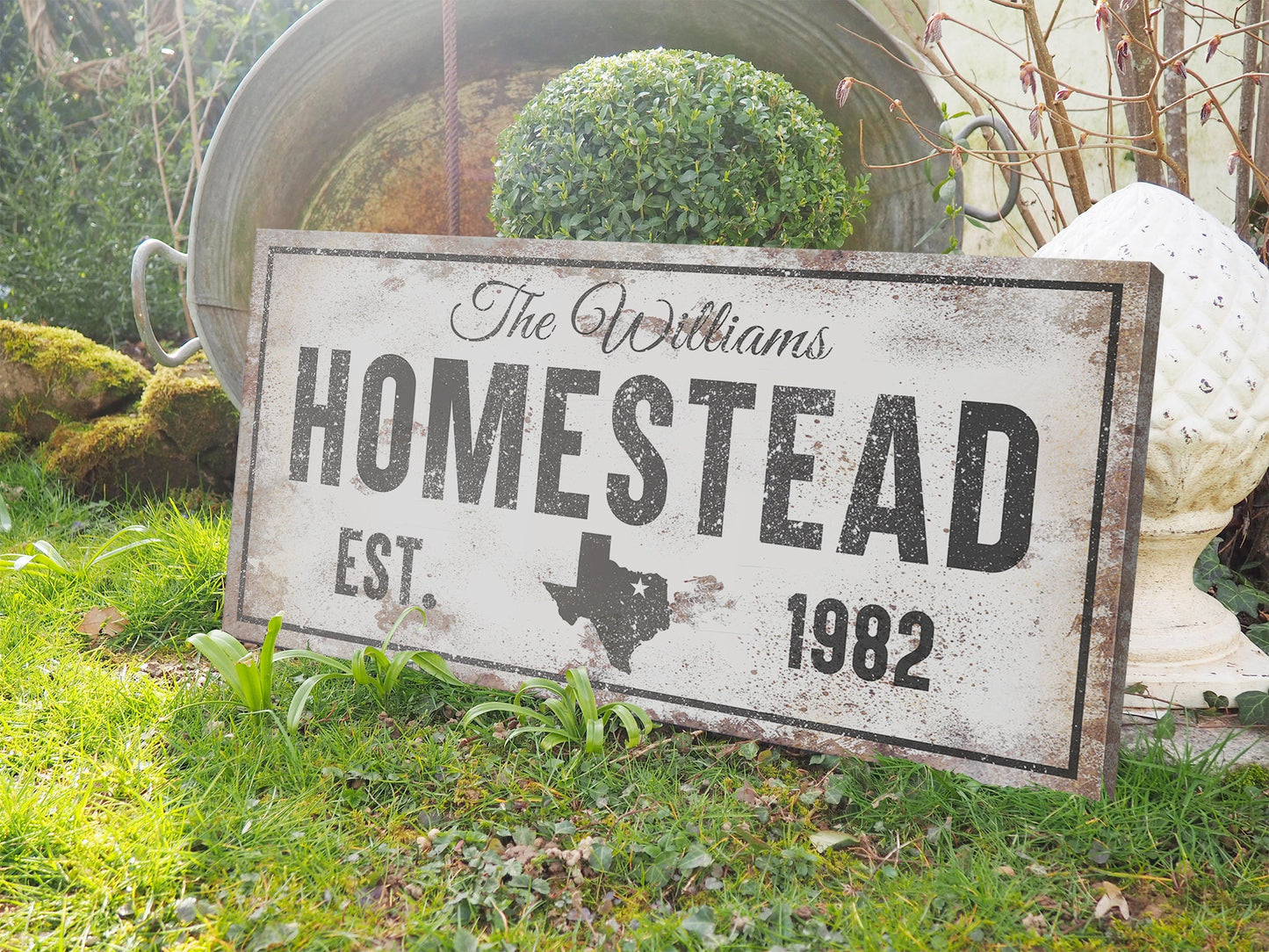 CUSTOM FAMILY NAME AND HOUSE SIGN